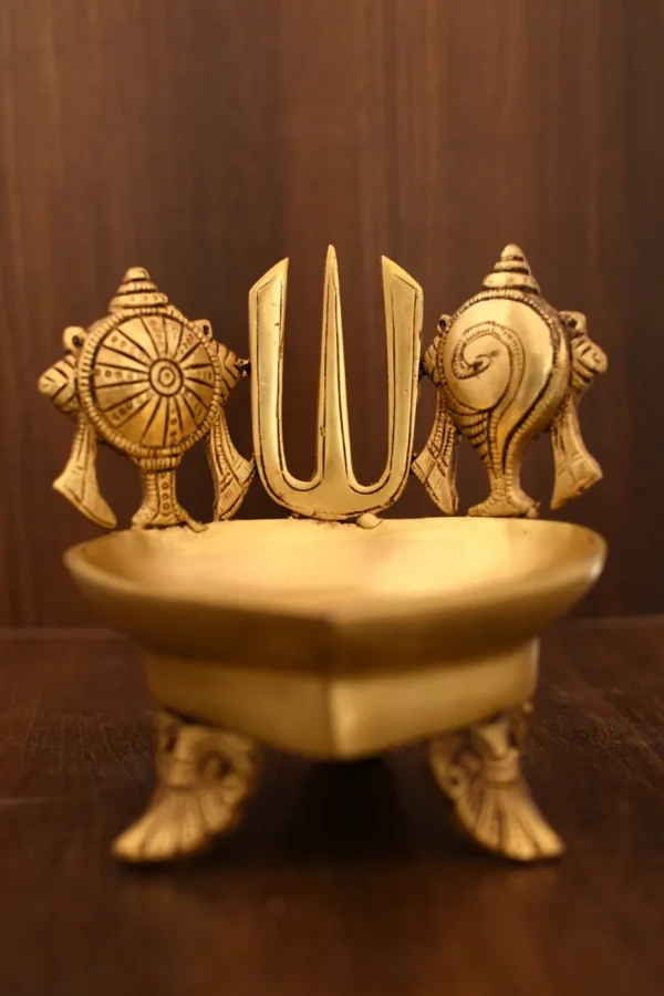 Brass Sangu Sakkaram Lamp