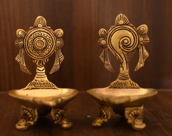 Brass Sangu Sakkaram Lamp